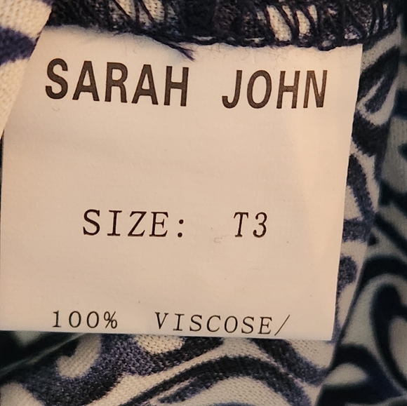 NWT Sarah John Navy and White Print blouse. Size L. Beautiful button up. - Picture 6 of 7